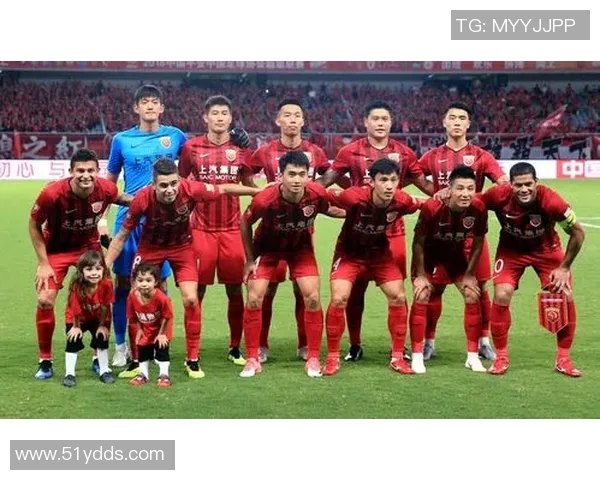 上港与权健激情对决海报揭示赛场火热氛围与球队斗志